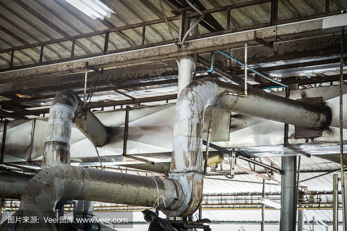 餐廳臟煙通風(fēng)系統(tǒng)的臟空氣管道。