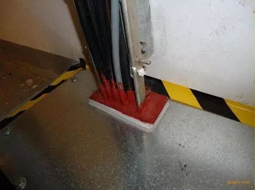 如果發(fā)生火災,這道門將關乎生死 一起來了解下